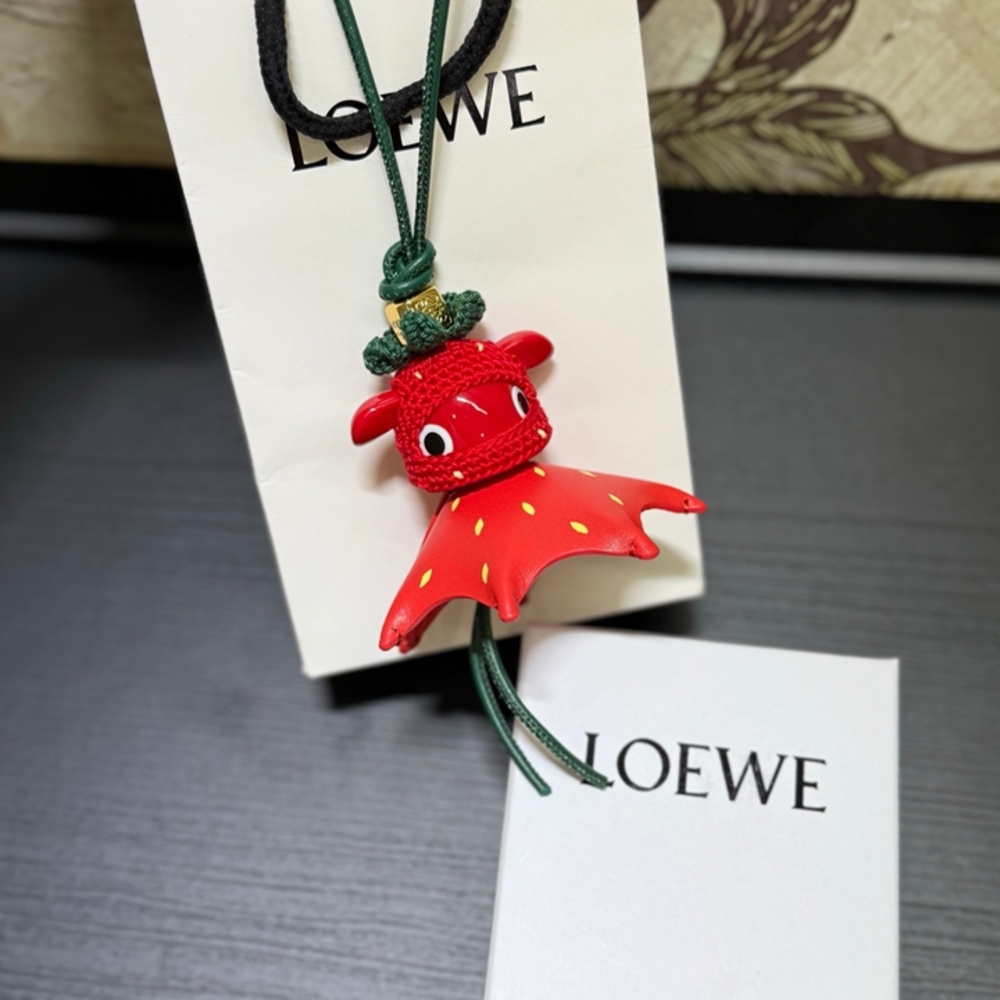 LOEWE Strawberry Elf Crochet Leather Bag Charm Pendant - Picture 4 of 10
